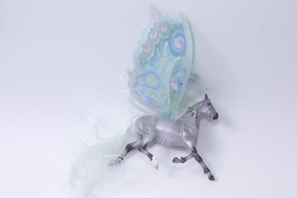 Breyer, Wind Dancers, Sumatra, Silver, Winged Horse, Green Wings, Fluttery Wings